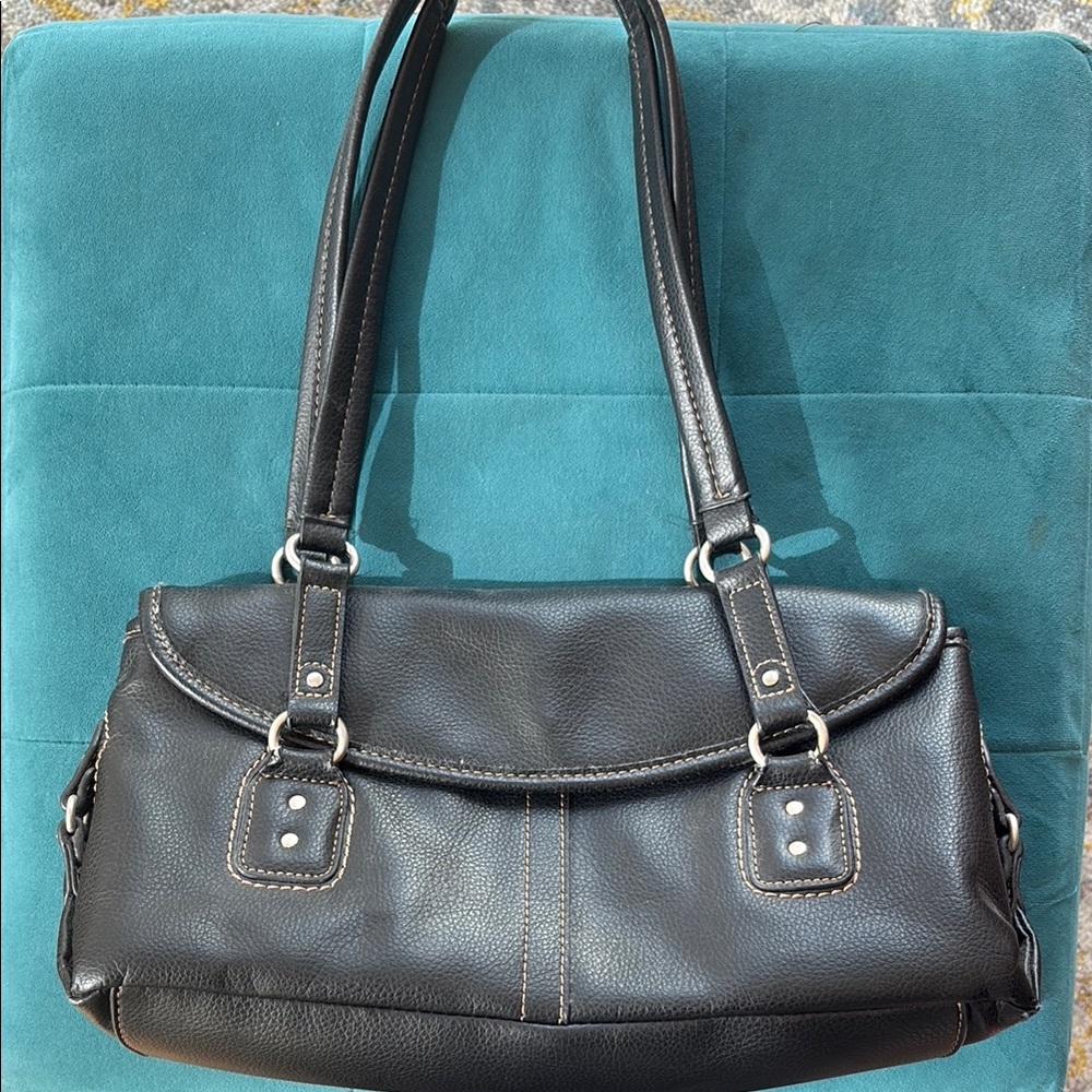 Elegant Black Leather Shoulder Bag